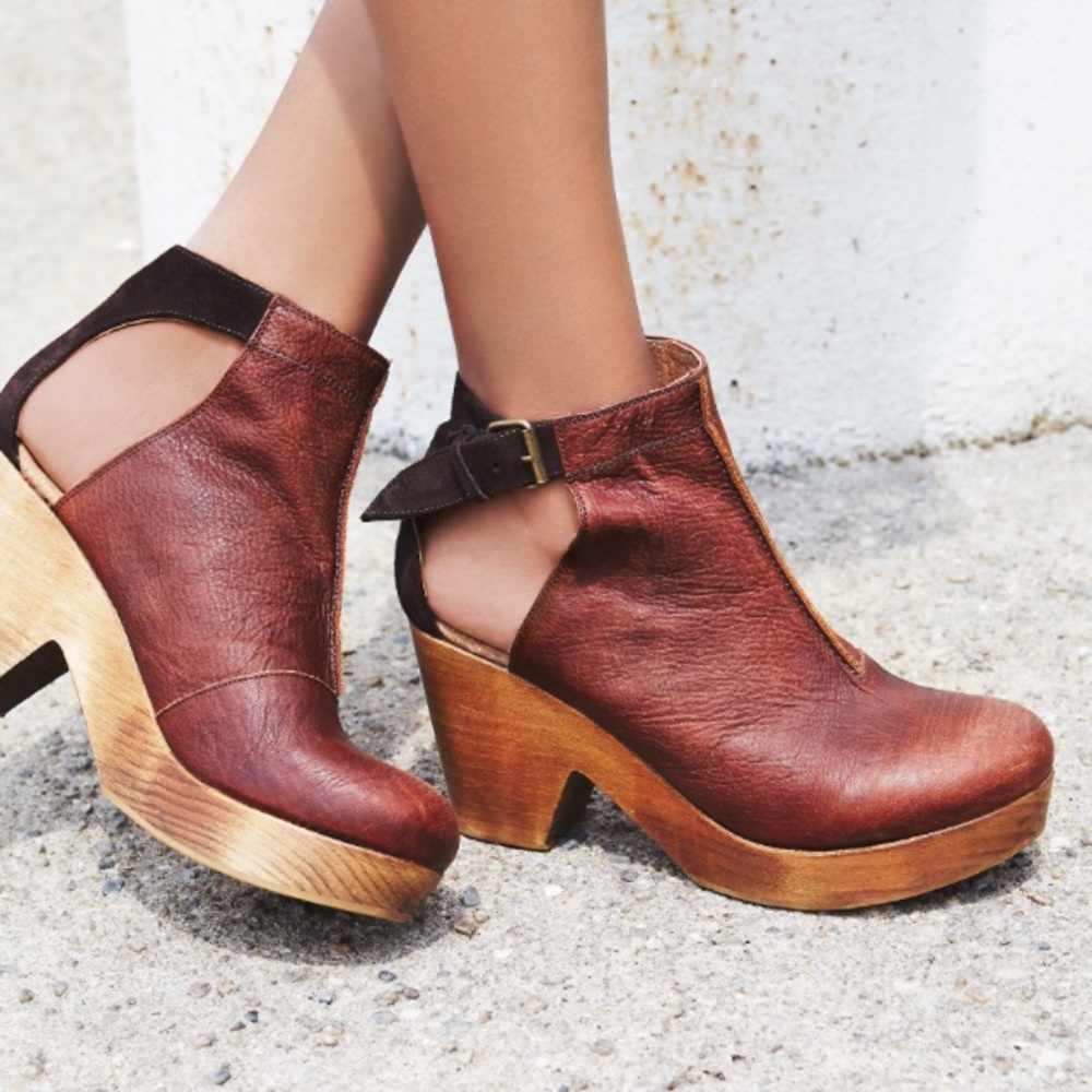 Amber orchard Free People clogs!